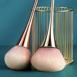 Large Fluffy Soft Set Of 2 MakeUp Brushes *NEW*