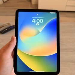 Apple iPad (Space Gray) – Excellent Condition, Touch ID, USB-C