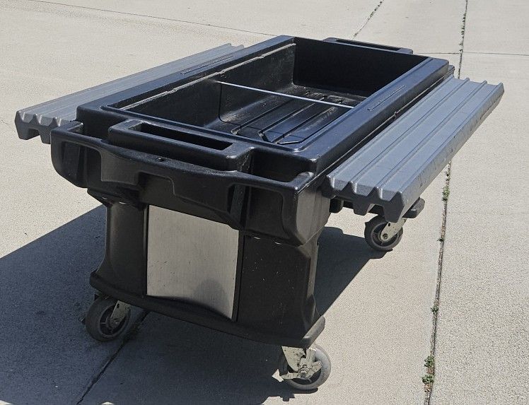 Cambro Ice Bin Catering Cart, 68"wide, 30"high,30"delph