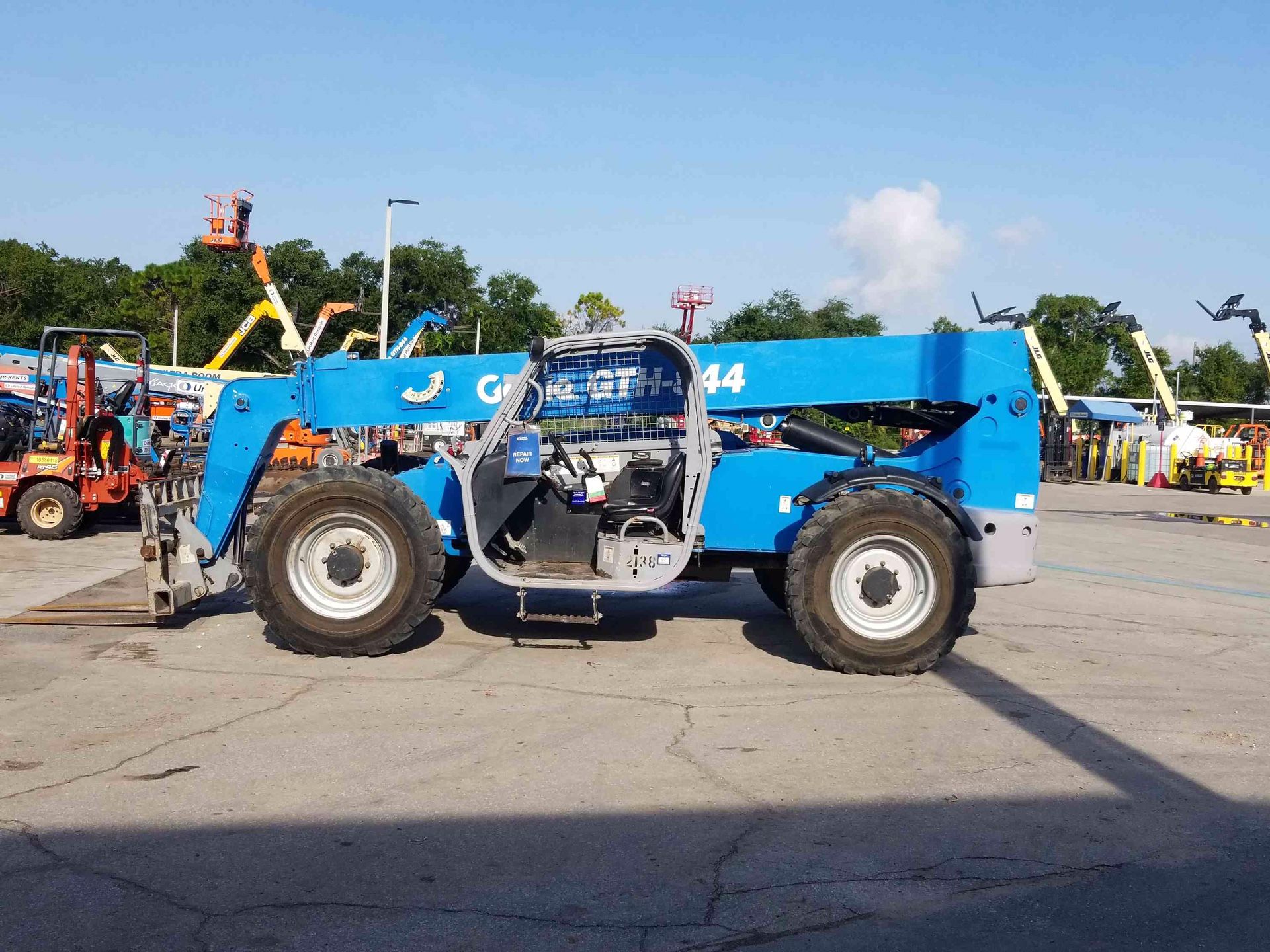 2013 Genie GTH-844 Reach Forklift