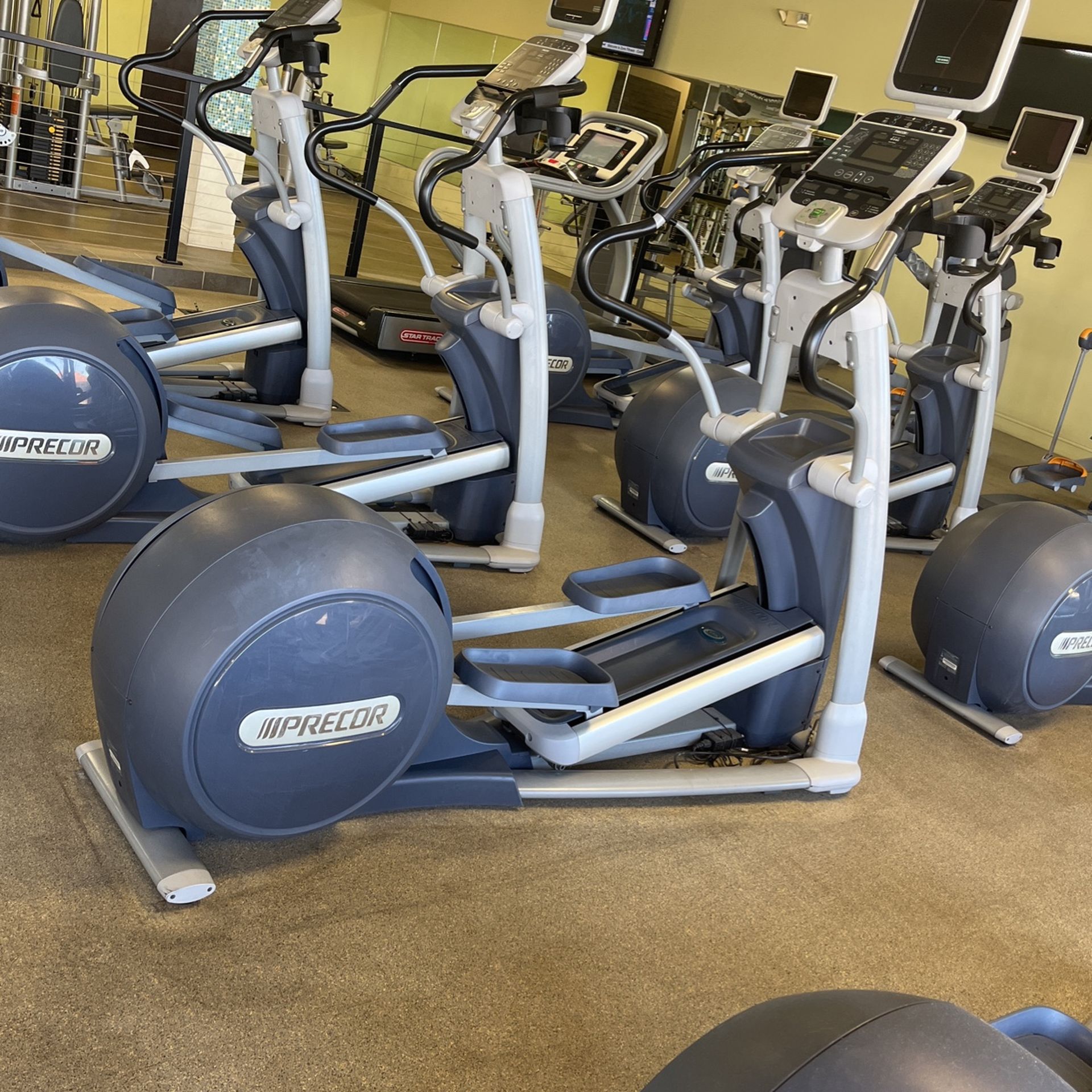 Precor Elliptical EFX 546i With Personal Viewing Screen