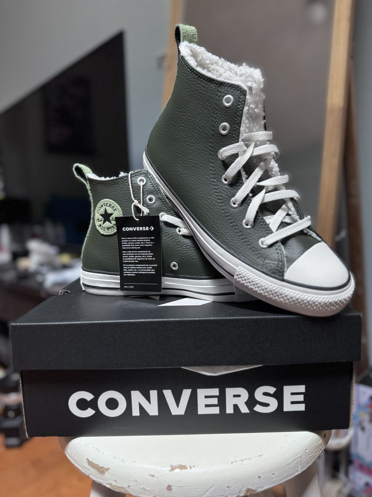 BN 6.5y Converse Leather Lined Utility High Top S