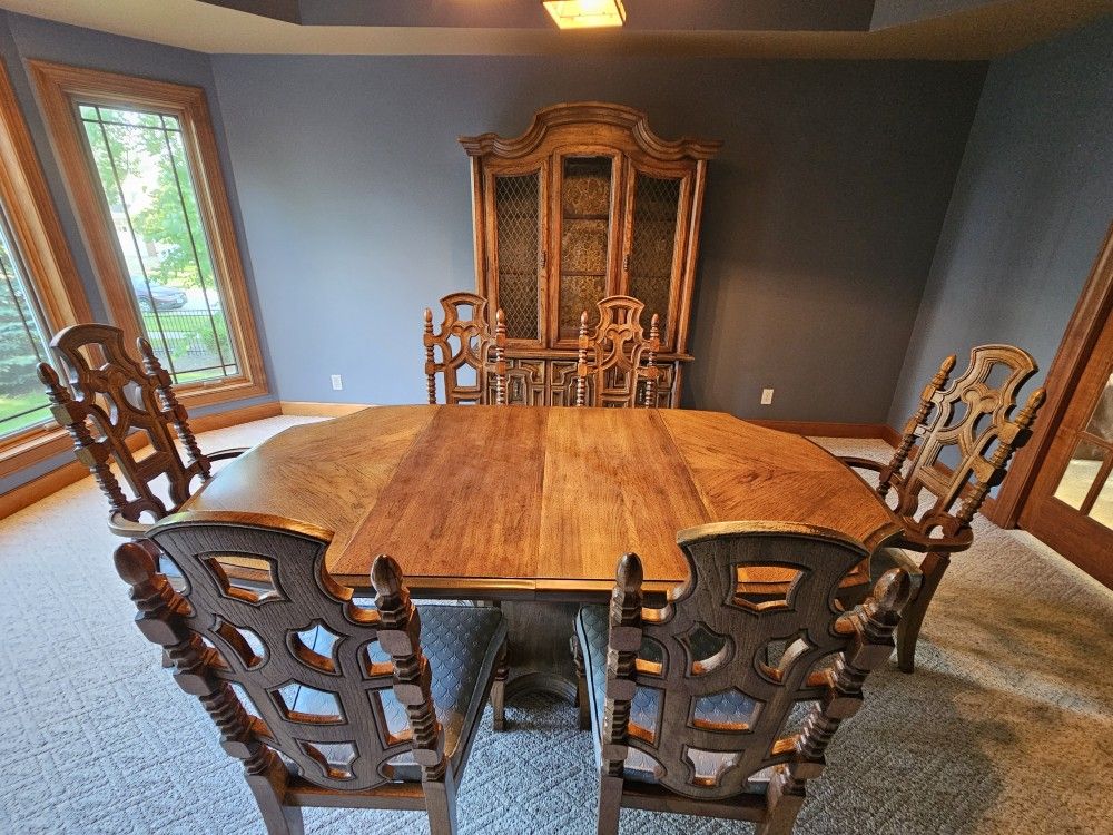 Dining Table Set By Stanley Furniture 