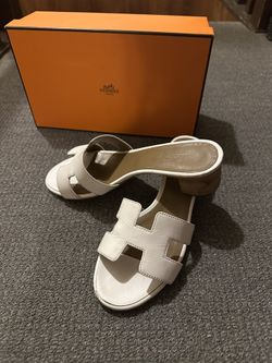 Hermes $1225 Oran Sandals with box 38.5 fits 7 1/2