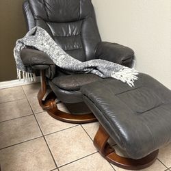Swivel Euro Chair With Ottoman