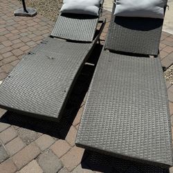 Lounge Chairs For The Pool