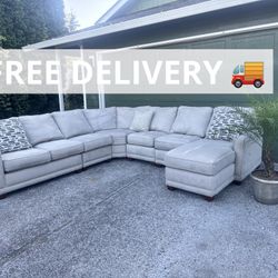 Large Lazy Boy Sectional Couch 🛋️  FREE DELIVERY 🚚 