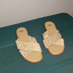 UGG WOMEN SANDALS SIZE 7