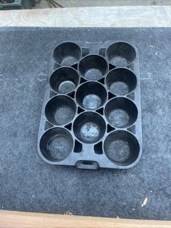 11 Cup Wagner Cast Iron Muffin Pan 