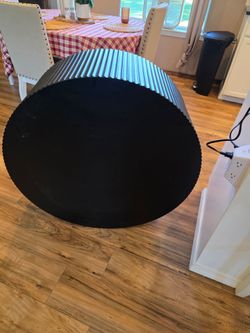 Round table ottoman