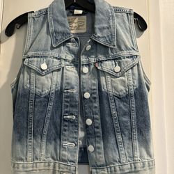 Levi’s Women’s Denim Vest - New!  (S)