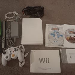 Nintendo Wii Complete W/ Mario Kart 