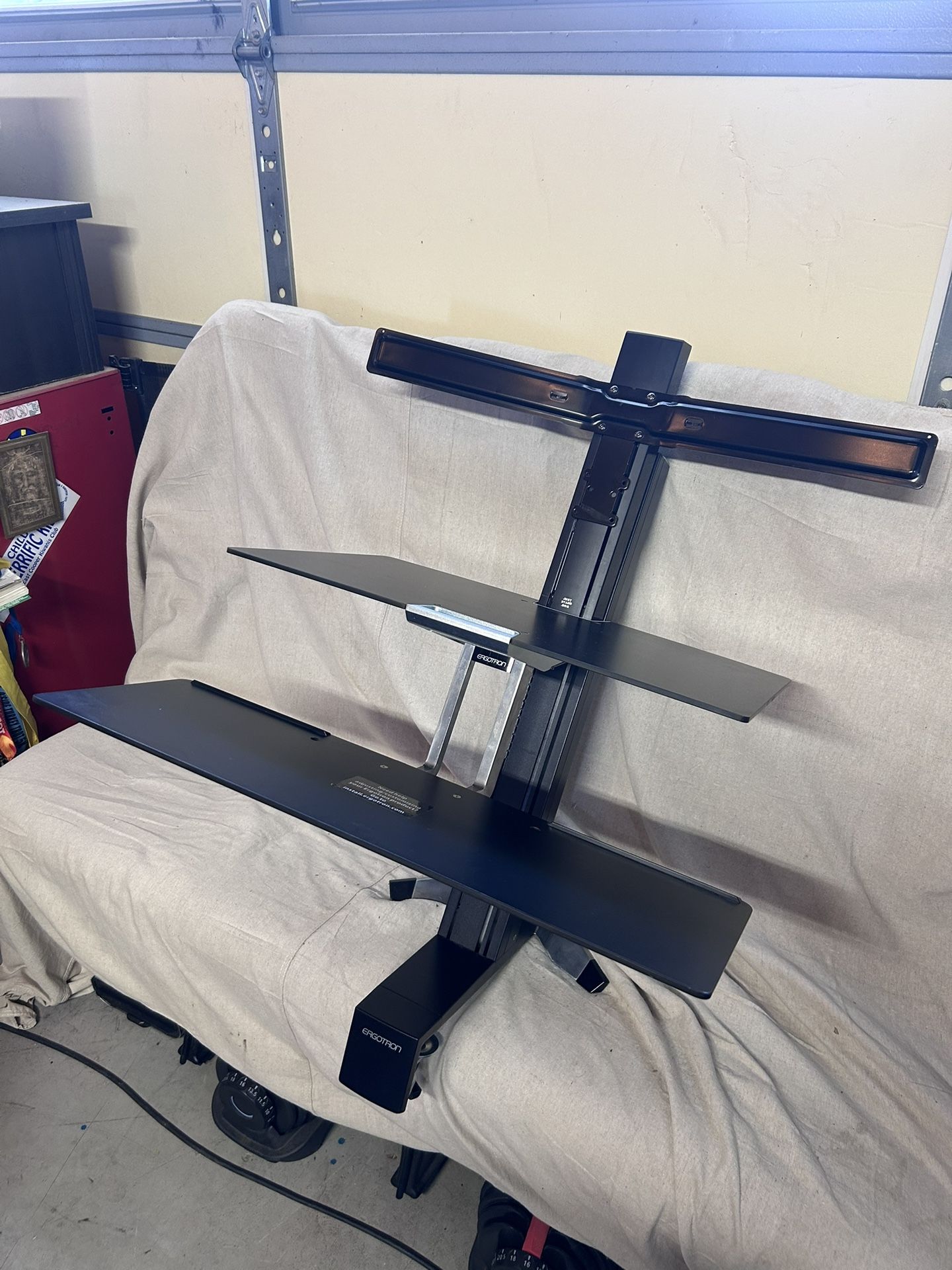 Ergotron – WorkFit-S Dual Monitor Standing Desk Converter 