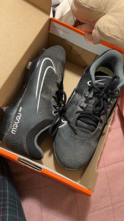 Women’s Softball Cleats 