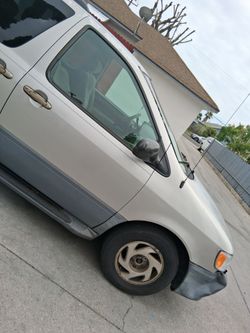 Toyoya Sienna