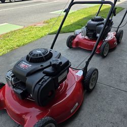 YARDMACHINE GAS 20"IN LANW MOWER WITH BRING&STRATTON ENGINE LIKE NEW