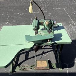 Vintage United States Blind Stitch Industrial Sewing Machine Model 710-2 Hemmer
