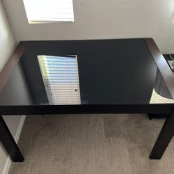 Glass/wood table