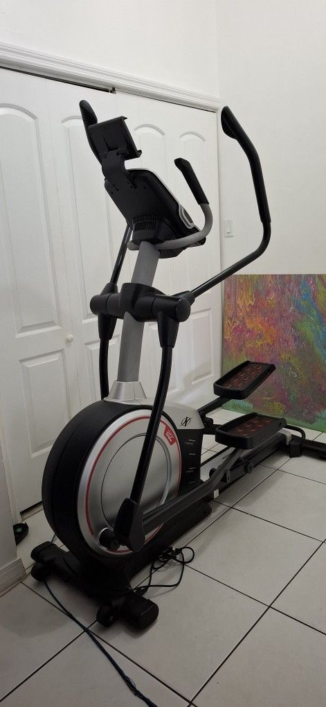 NordicTrack Elliptical E9.5i. Bluetooth. Preowned