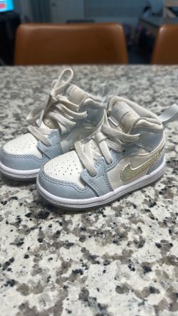 Baby shoes $20