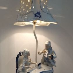 Vintage Victorian Porcelain Lamp $100