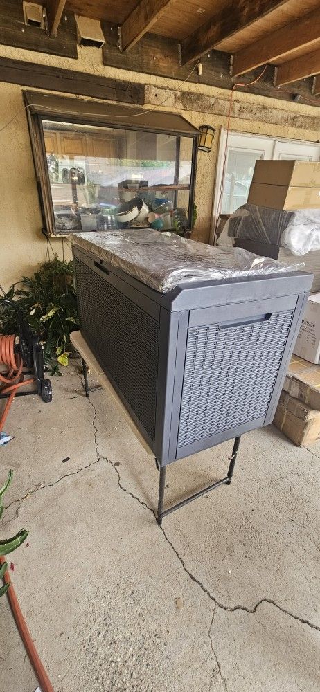 100 Gallon Ourside Container