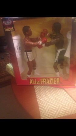 ALI vs FRAZIER ACTION FIGURES