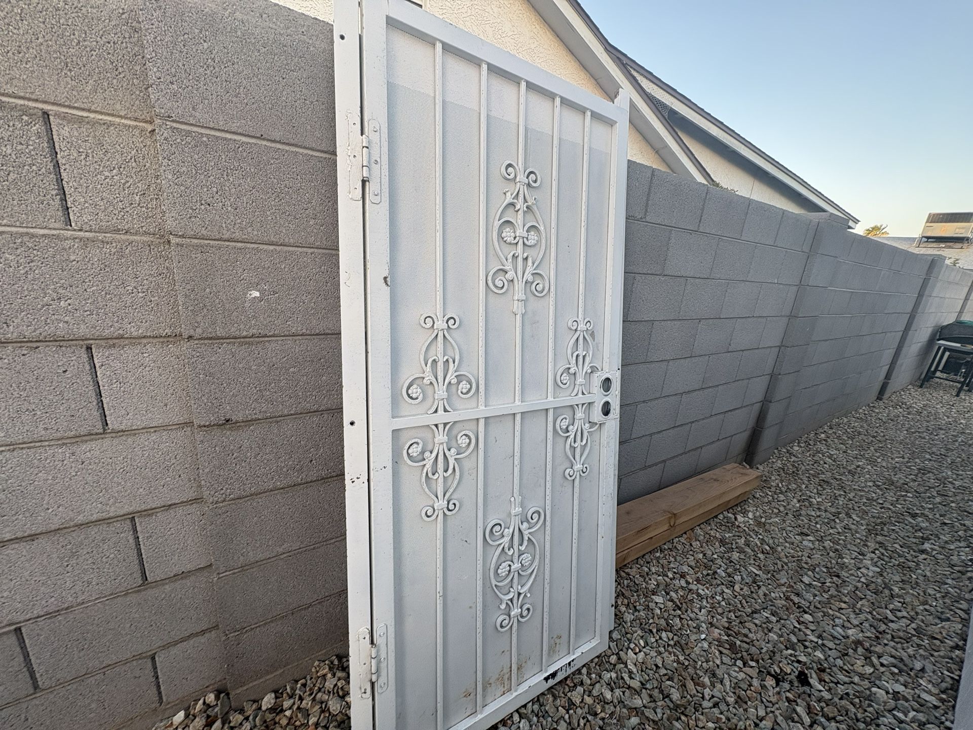 Puerta De Seguridad Medida 36x 80 En Buenas Condiciones