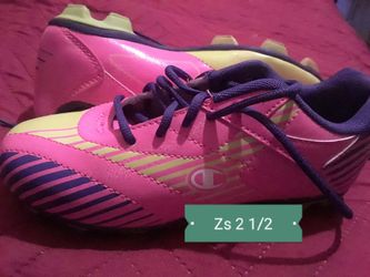 Soccer shoes