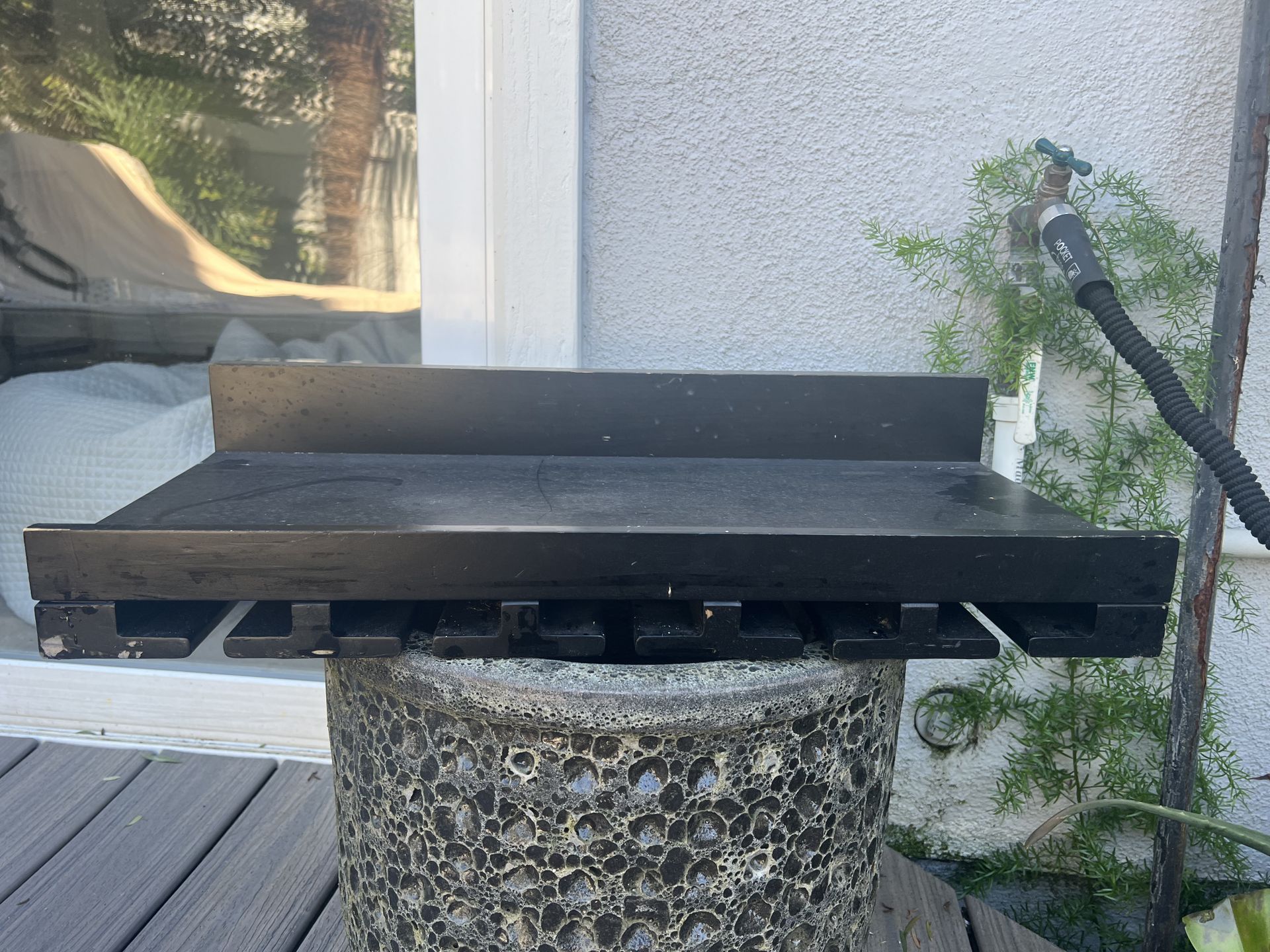 Hanging wine rack shelf