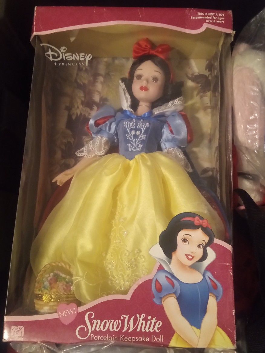 2002 SNOW WHITE 14" Porcelain