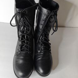 Safe T Step Women's Boots  In Size 12.