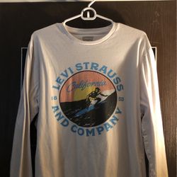 Levi Long Sleeve Size L 