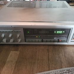 ONKYO QUARTZ SYNTHESIZED TUNER AMPLIFIER 