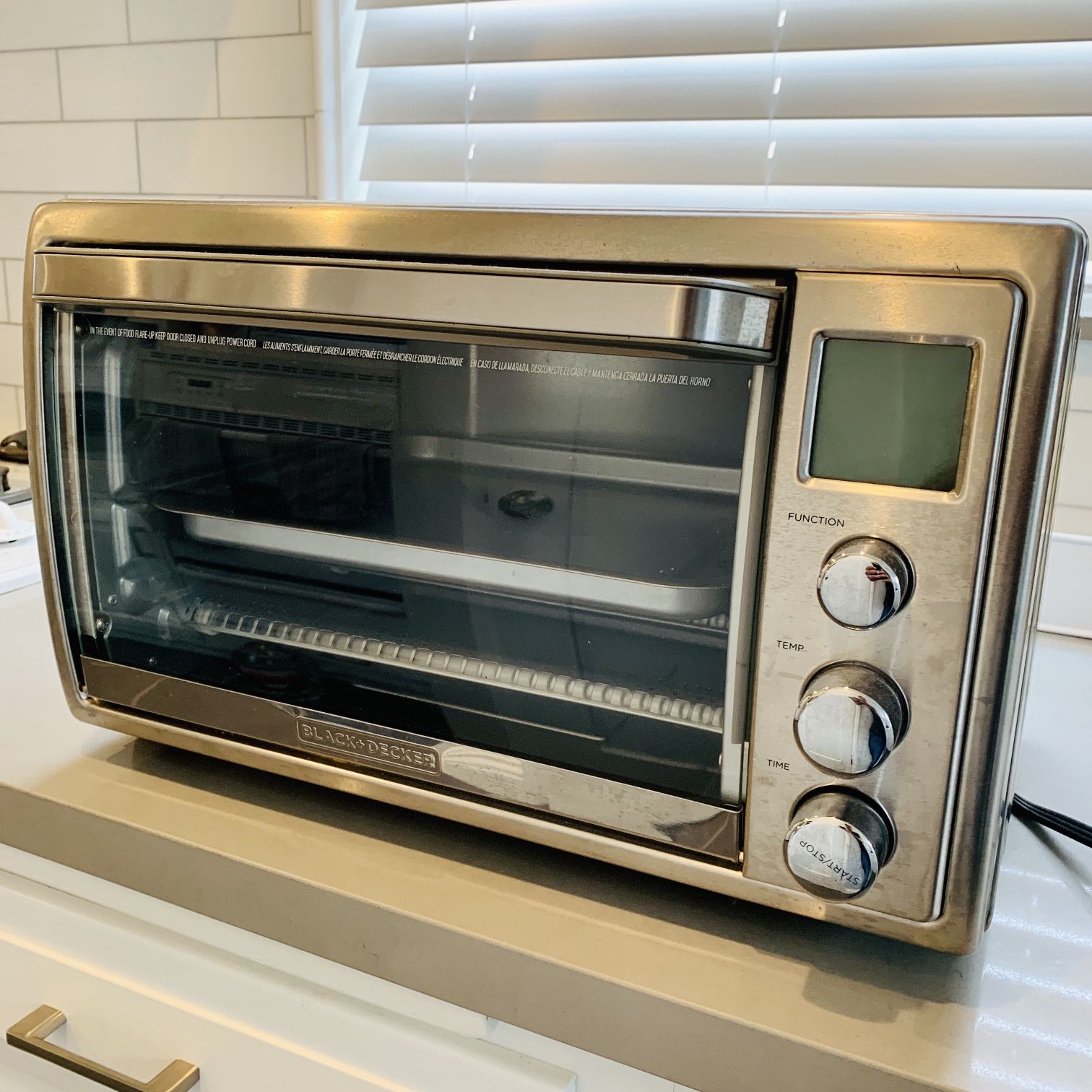 Black+Decker Digital Air Fryer Crisp N Bake Stainless Steel Toaster Oven  Microwave for Sale in Downey, CA - OfferUp