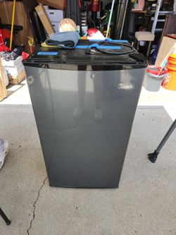Mini Fridge for Sale – $100