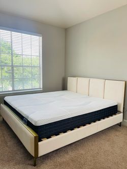King Bed Frame & Mattress Set – Like New