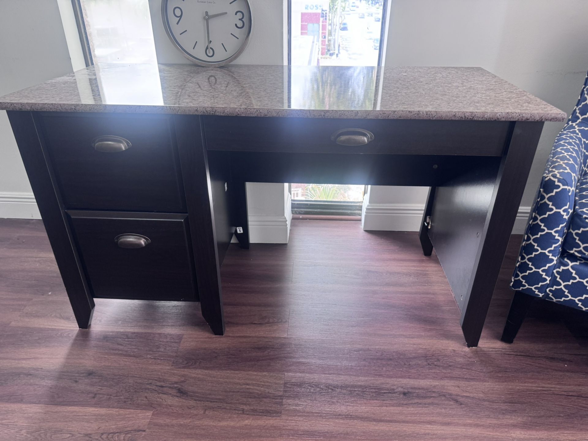 NEEDS TO GO! Small Office Desk