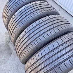 235/60/18 Vendo Un Set De Llantas Marca Hankook En Muy Buenas Condiciones De Vida Las 4 