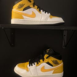 Jordan 1 Mid University Gold / Size:9