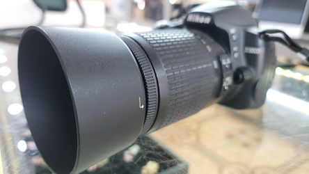 Nikon D3000 DSLR camera with 55-200mm 5.6 lens