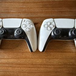 2 PS5 DualSense Controllers