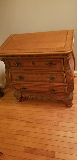 Antique entry table / Accent table / night stand /end table