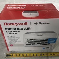 Honeywell Portable HEPA clean. Tabletop Air Purifier - (NEW)