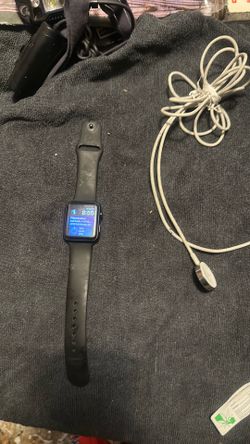 Apple Watch Series 3 GPS 42mm – Works Perfect – Charger Included