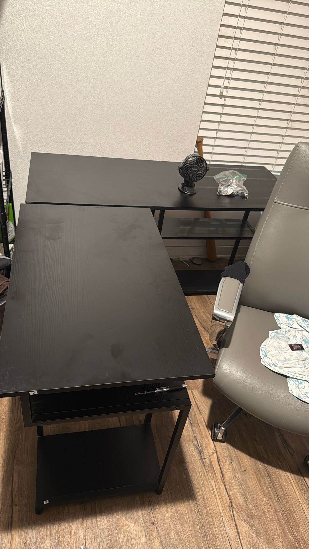 L desk 