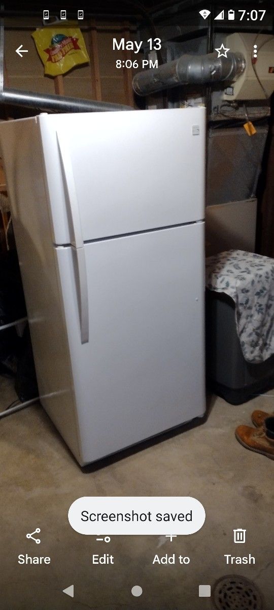 Refrigerator 