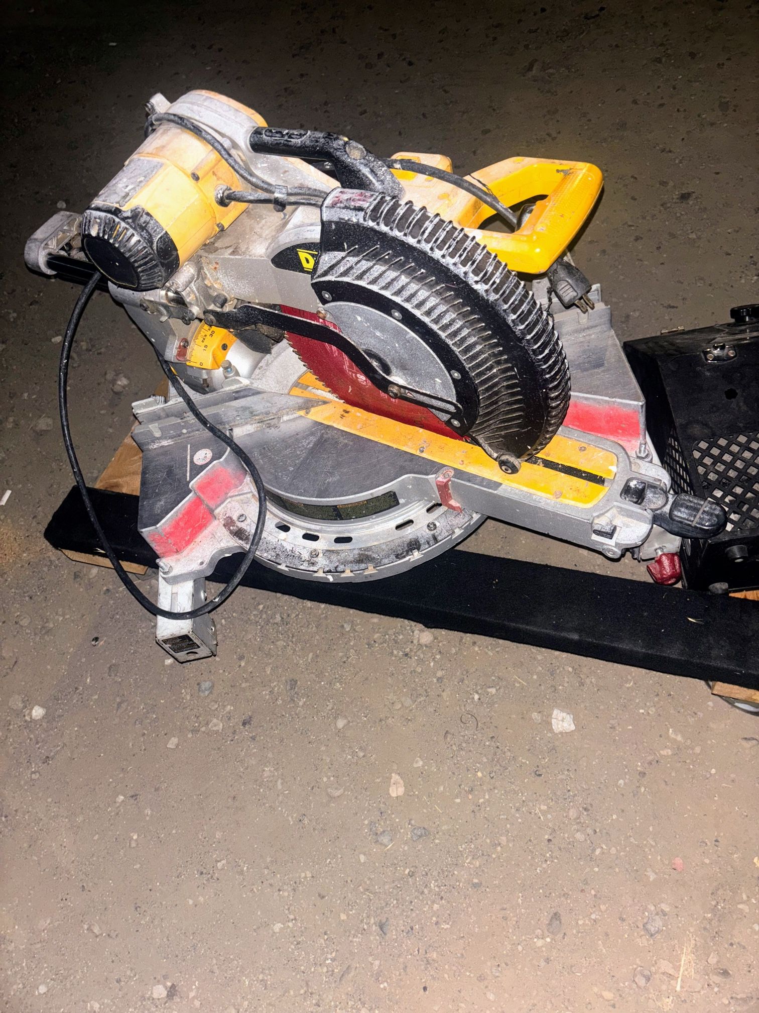 DEWALT Double Bevel Sliding Compound Miter Saw with XPS technology, Blade Wrench and Material Clamp by DEWALT