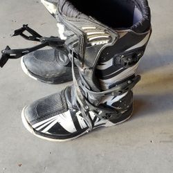 Fox Boys Boots Sz. 4Y