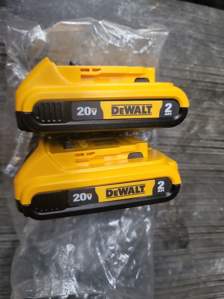 DEWALT 20VMAX BATTERIES 2.0AH NEW